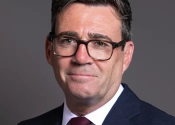 Royaume-Uni : le nouveau Premier ministre Andy Burnham prometun plan pour redresser le pays
