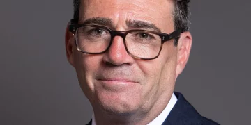 Royaume-Uni : le nouveau Premier ministre Andy Burnham prometun plan pour redresser le pays