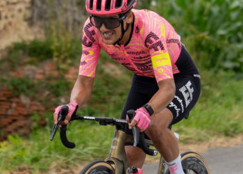 Carapaz gagne, les leaders groupés avant les deux étapes de l'Alpes d'Huez