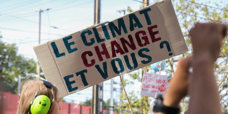 Incendies en France et en Espagne : « L'alarme climatique retentit de toutes parts »