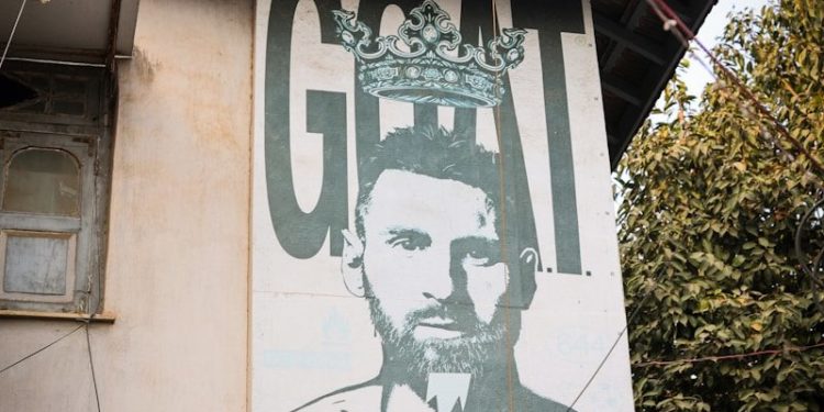 Malgré une défaite spectaculaire face à l'Angleterre, Olise et Mbappé mettent la pression sur Messi avant la finale Argentine Espagne