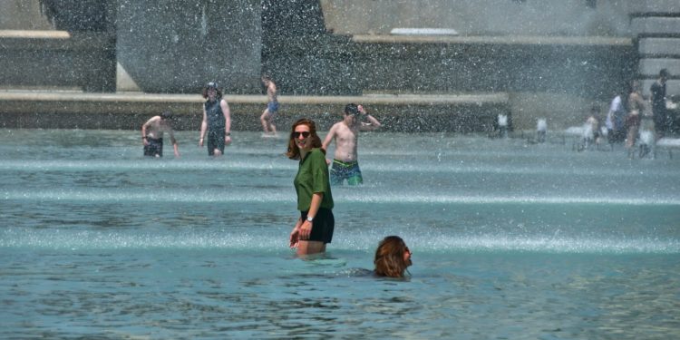 Météo France place 9 départements en alerte rouge canicule vendredi