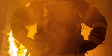Piégés par les flammes dans leur camion, ces pompiers racontent