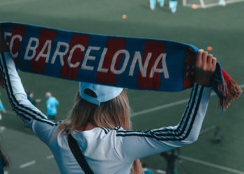 Il est l'un des plus grands collectionneurs d'écharpe de foot