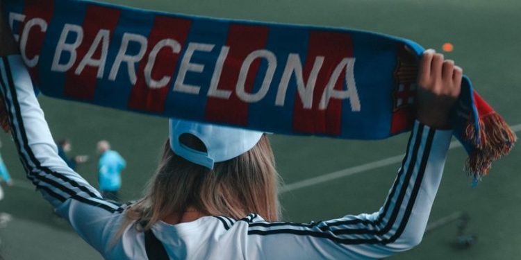 Il est l'un des plus grands collectionneurs d'écharpe de foot