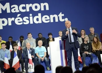 Macron rend hommage à François Patriat "homme de terrain et de conviction"