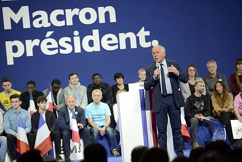 Macron rend hommage à François Patriat "homme de terrain et de conviction"