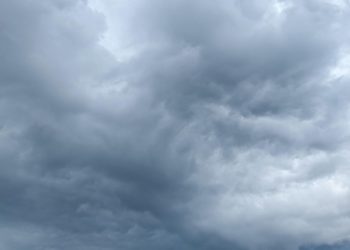 De gros orages sur les Pyrénées, de la grêle au Pic du Midi