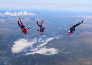 Parachutisme, l'équipe de France s'entraîne à Pamiers
