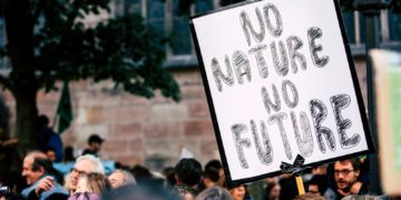 Des milliers de personnes manifestent contre la crise climatique
