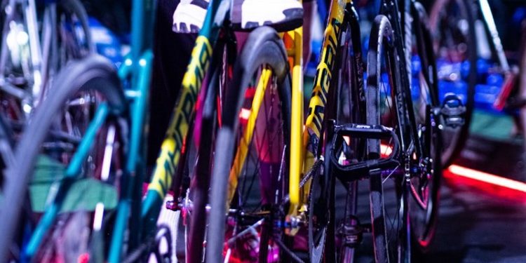 Atteinte d’un cancer, elle va pédaler 4 400 km