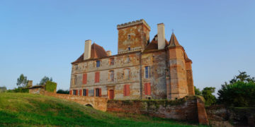 Avec le Château de la Salvetat-Saint-Gilles voici les sites du Loto du Patrimoine en Occitanie