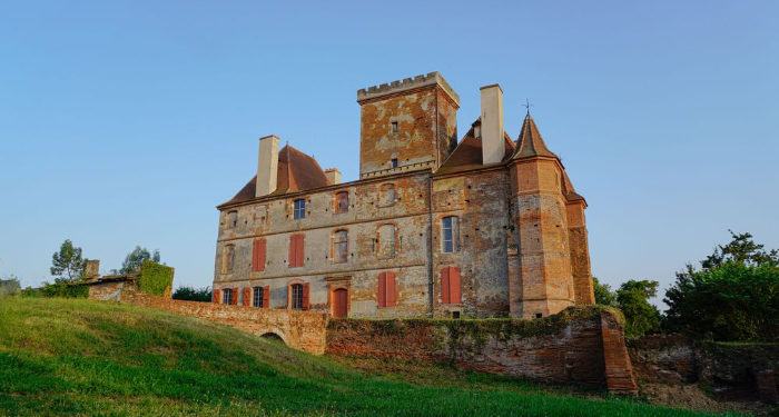 Avec le Château de la Salvetat-Saint-Gilles voici les sites du Loto du Patrimoine en Occitanie