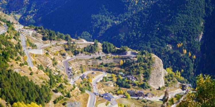 Pogacar vainqueur en Andorre, prend le large au général