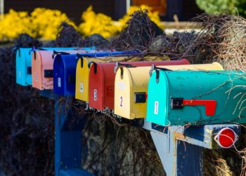 3 facteurs auraient volé pour 24 millions de chèques