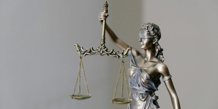 Prison pour l'homme reconnu raciste qui avait tiré sur un groupe d'enfants