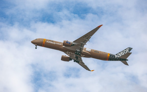 Premier essai en vol du nouvel avion cargo d'Airbus l'A350 MSN700