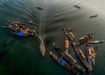 Le dépôt pétrolier de Fos Sud Mer bloqué par des pêcheurs