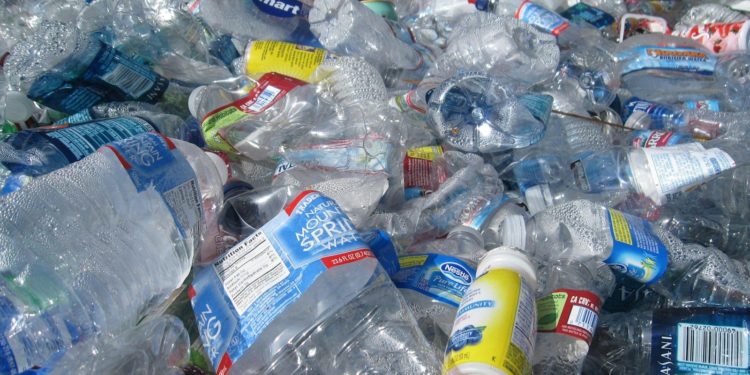 Débat à Toulouse sur le plastique et l'environnement
