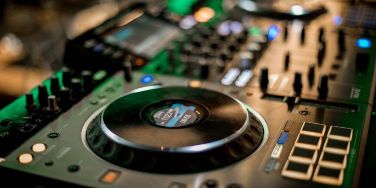 Le DJ Cut Killer en mix à Montauban