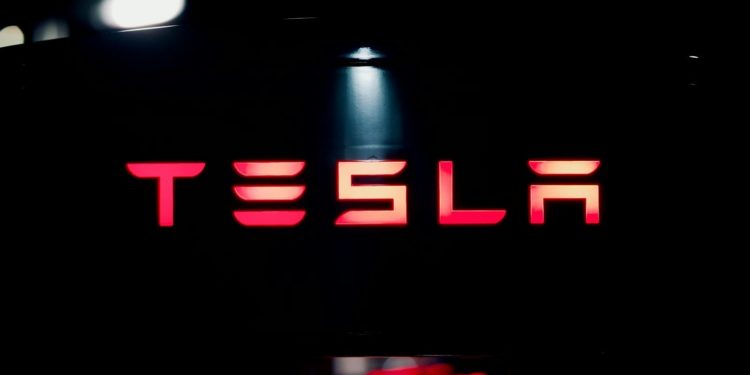 Un élu américain veut sanctionner les conducteurs de Tesla qui dorment au volant