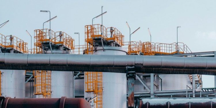 Prix du carburant : des pêcheurs bloquent des dépôts pétroliers