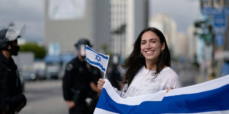 Un drapeau israélien retiré d’une installation artistique à Paris