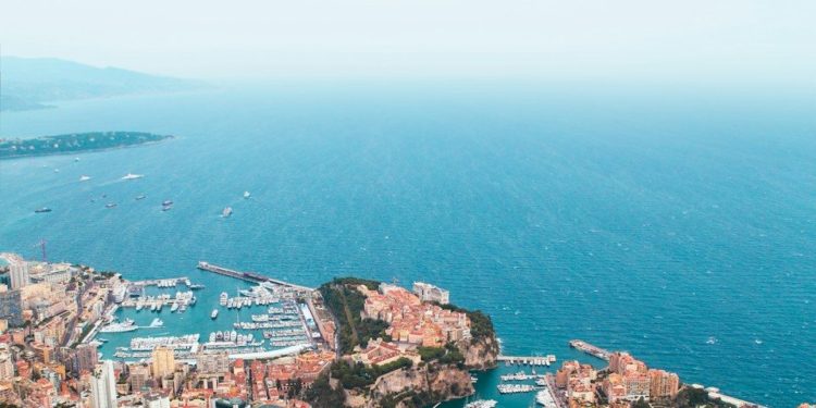 Quelques 1000 manifestants contre la réforme des retraites ... à Monaco