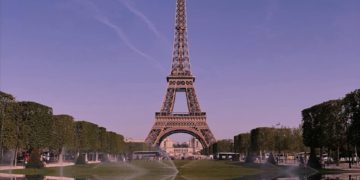 Tour Eiffel, l'éviction des femmes pour une visite privée fait polémique
