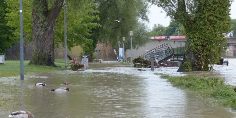 Décrue progressive amorcée dans le Gard et l'Hérault