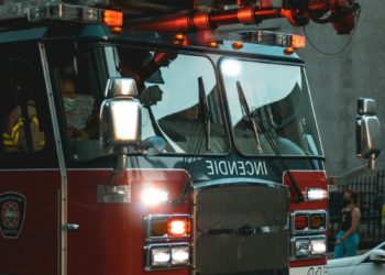 Un mort et trois blessés graves dans l'incendie d'un logement de tourisme
