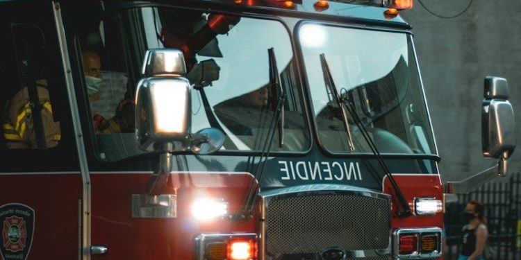 Un mort et trois blessés graves dans l'incendie d'un logement de tourisme