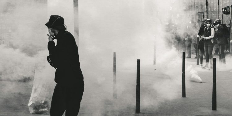 Blocus Lycée, un enseignant aspergé d'un liquide inflammable à proximité d'un feu