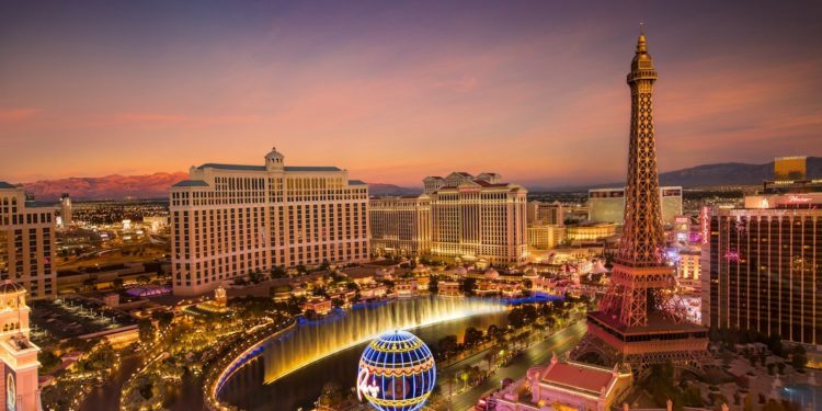 Après seize concerts à Paris, Céline Dion quitte la France et repart à Las Vegas
