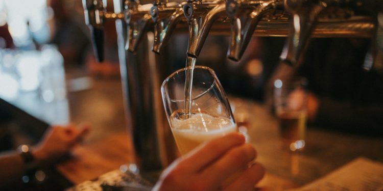 Son bar n'est ouvert qu'une fois tous les 5 ans